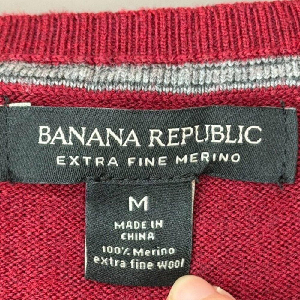 Banana Republic Sweater Mens M Red Extra Fine Merino Wool V-Neck Pullover Knit - Picture 2 of 5
